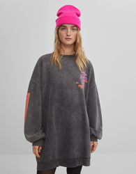 Bershka Sudadera Long Fit Print Mujer L Negro en oferta