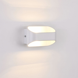 Lampada da parete in un design moderno di metallo - bianco - 16x10x10cm - [LUX.PRO] en oferta